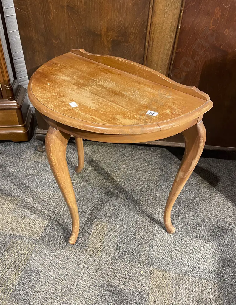 Small D-Shaped Hall Table Image 1++