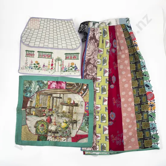 Thatched Cottage Embroidered Duster Holder