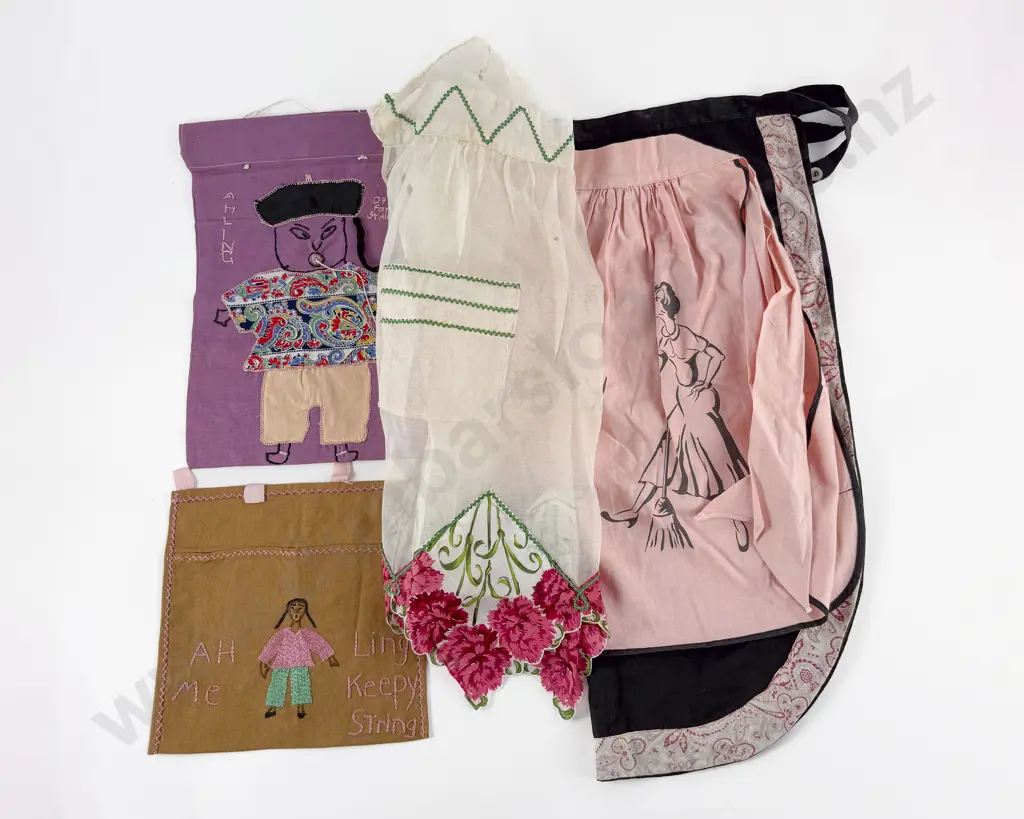 Three Aprons & Two String Bags Image 1++