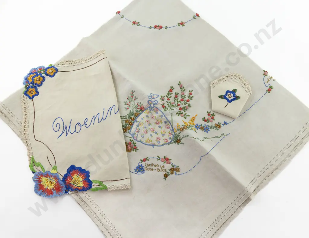 C1930's Tray Cloth Image 1++
