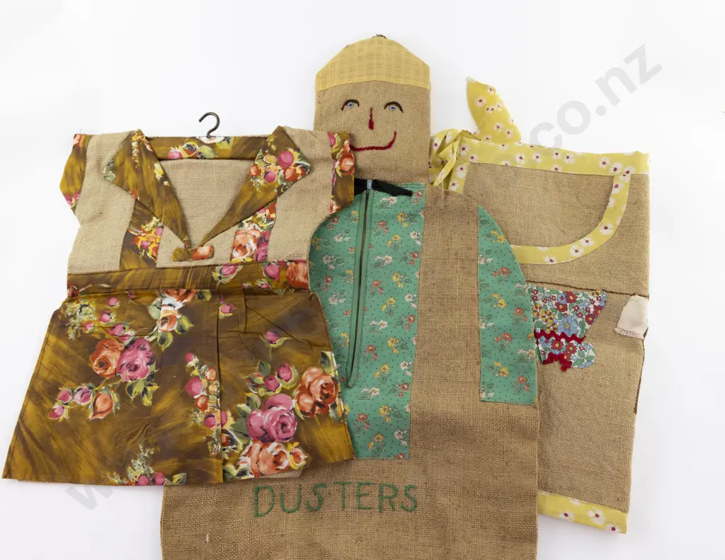 C1940's Laundry Apron Laundry Bag & Peg Bag Image 1++