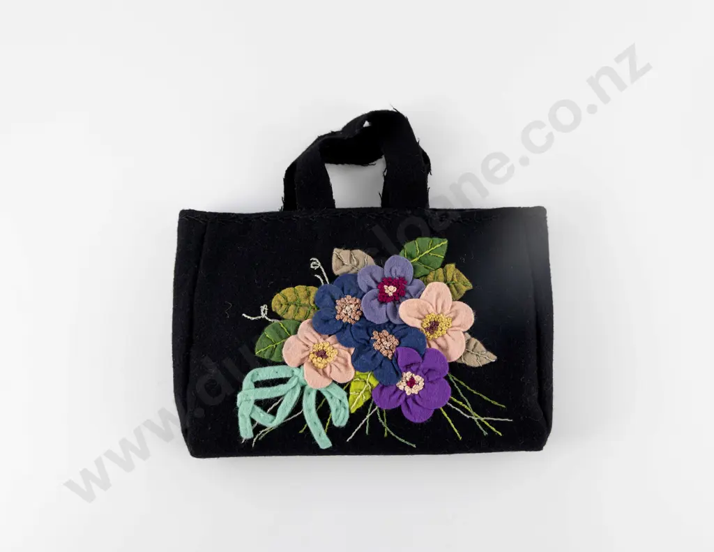 Flowery Felt Bag Image 1++