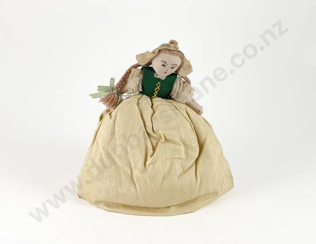 1950's 'Dutch Girl' Tea Cosy Image 1++