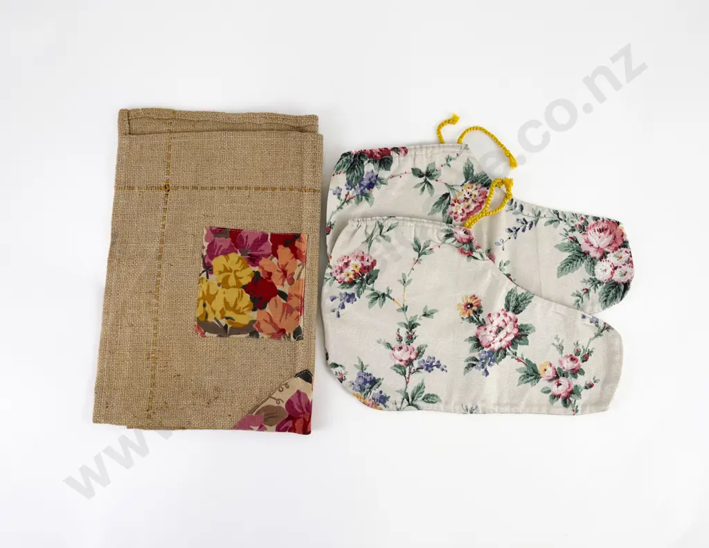 Fabric 'Boots' & Oven Cloth Image 1++