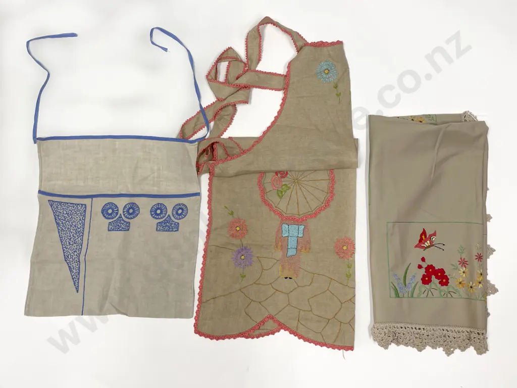 C1930's Teacloth & Apron & Duster Bag Image 1++