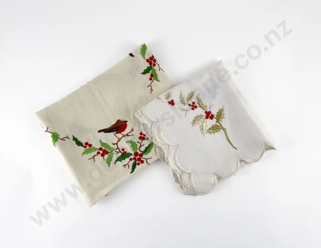 C1940's Christmas Teacloth Image 1++