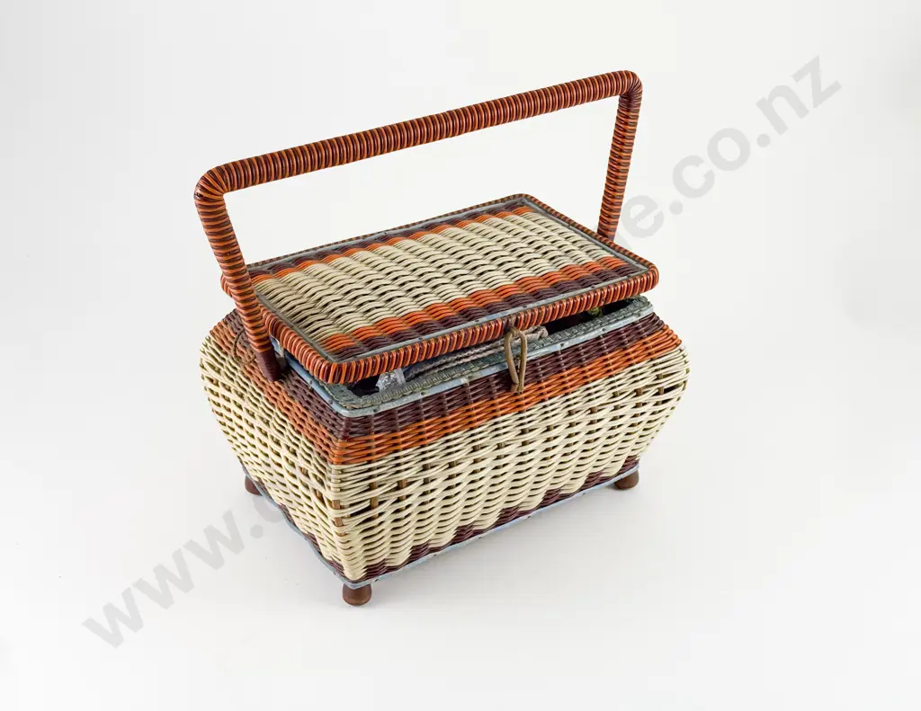 Vintage Sewing Box & Contents Image 1++
