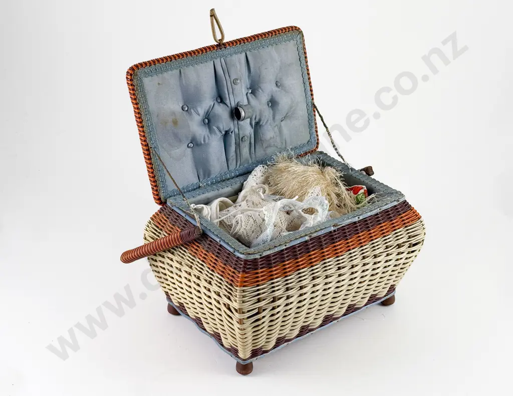 Vintage Sewing Box & Contents Image 1++