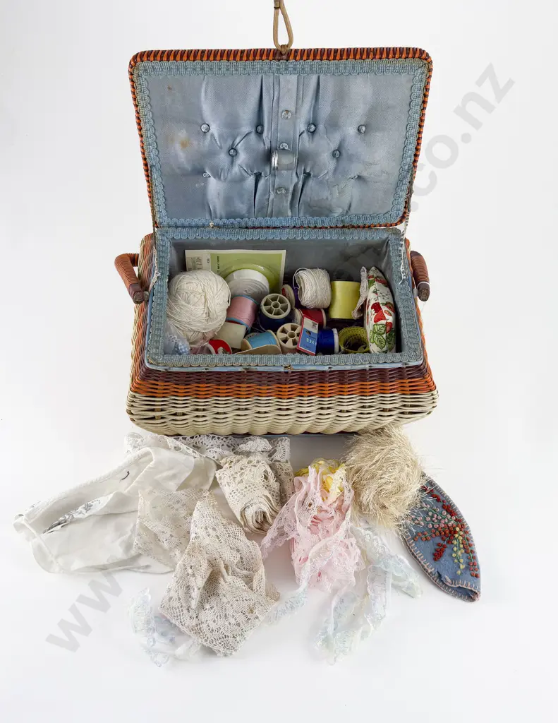 Vintage Sewing Box & Contents Image 1++