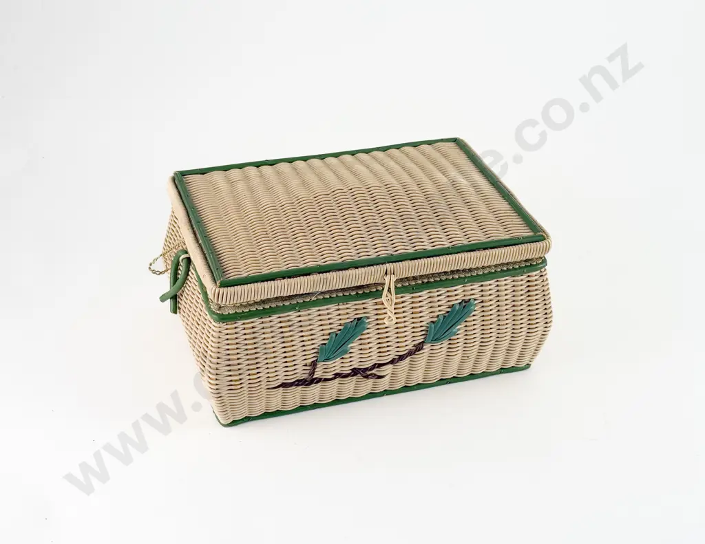 Vintage Sewing Box & Contents Image 1++