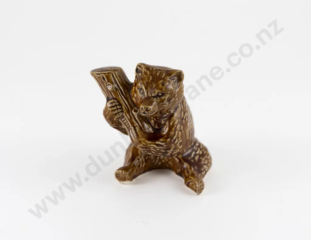 Made in England Moulded Bear Hat Pin Holder Image 1++