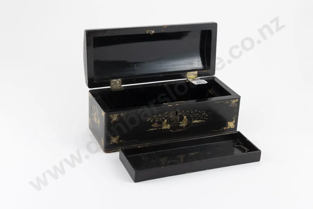 Late C19th Chinese Lacquered Glove/Handkerchief Box Image 1++