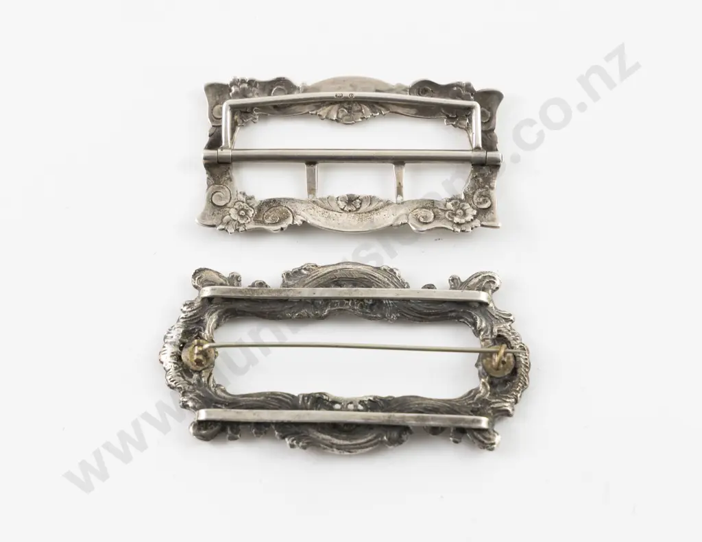 Vict S/S Floral Scroll Buckle Image 1++