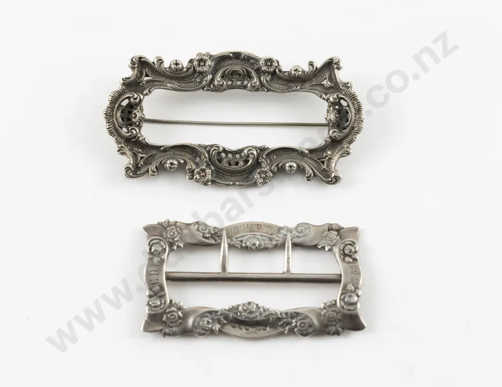 Vict S/S Floral Scroll Buckle Image 1++