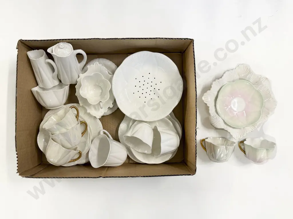 Shelley Scallop Molded Tea Ware Image 1++