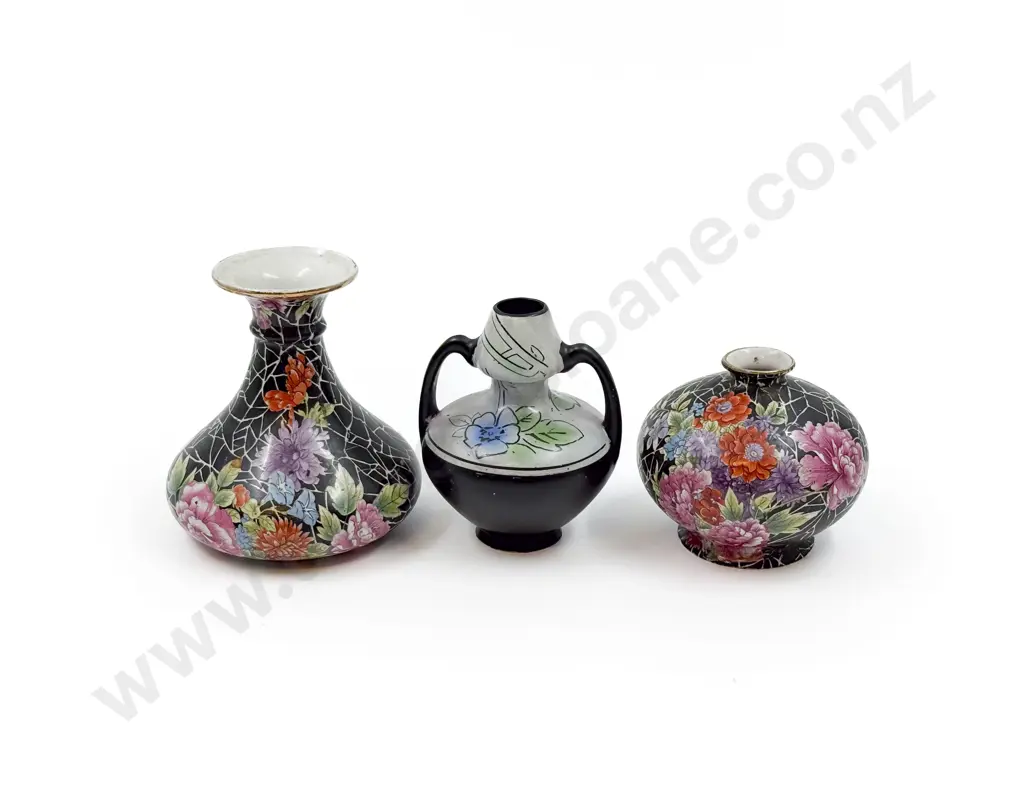 Shelley Three Vases Image 1++