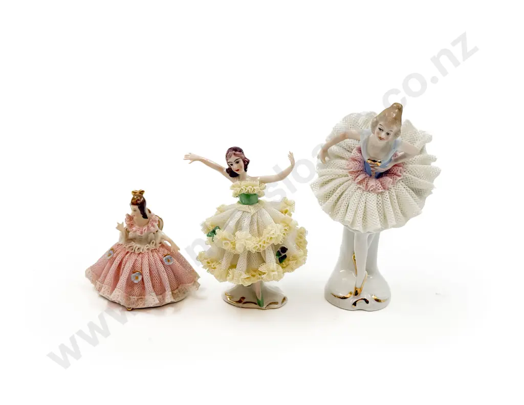 Four Dresden Lace Figures (A/F) Image 1++