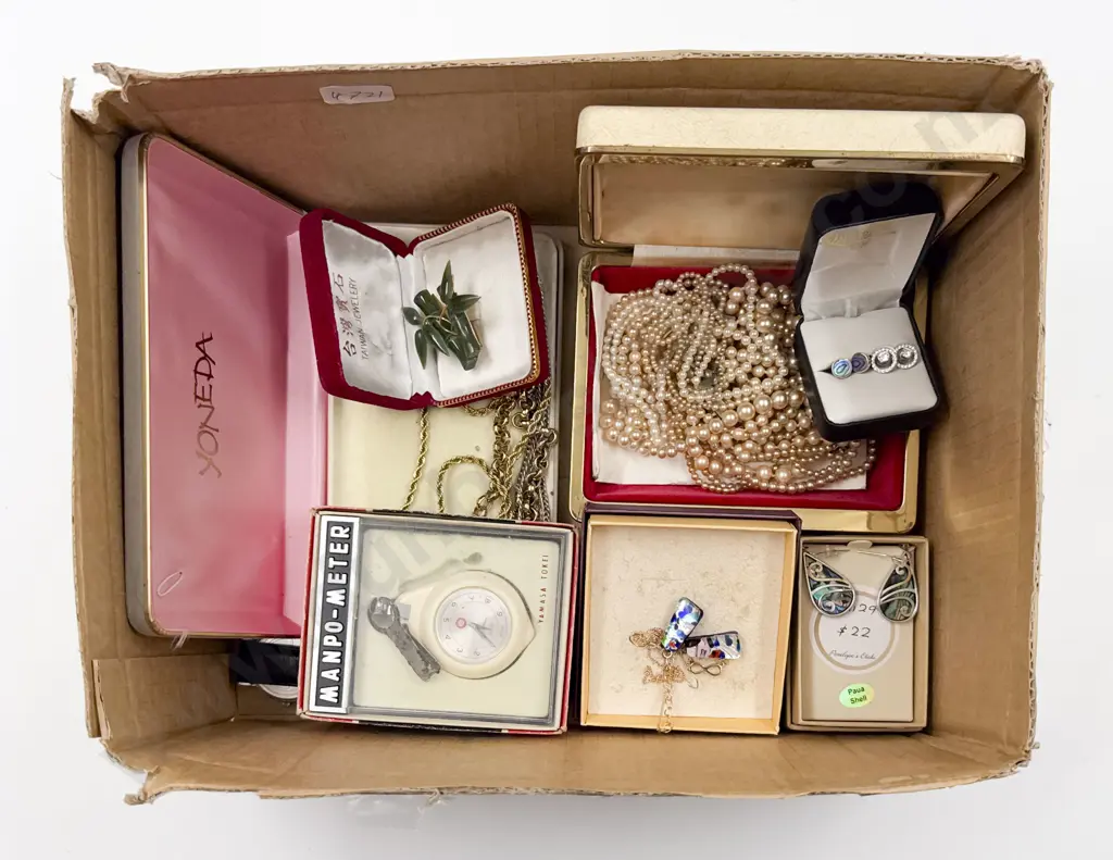 Collection of Assorted Costume Jewellery Image 1++