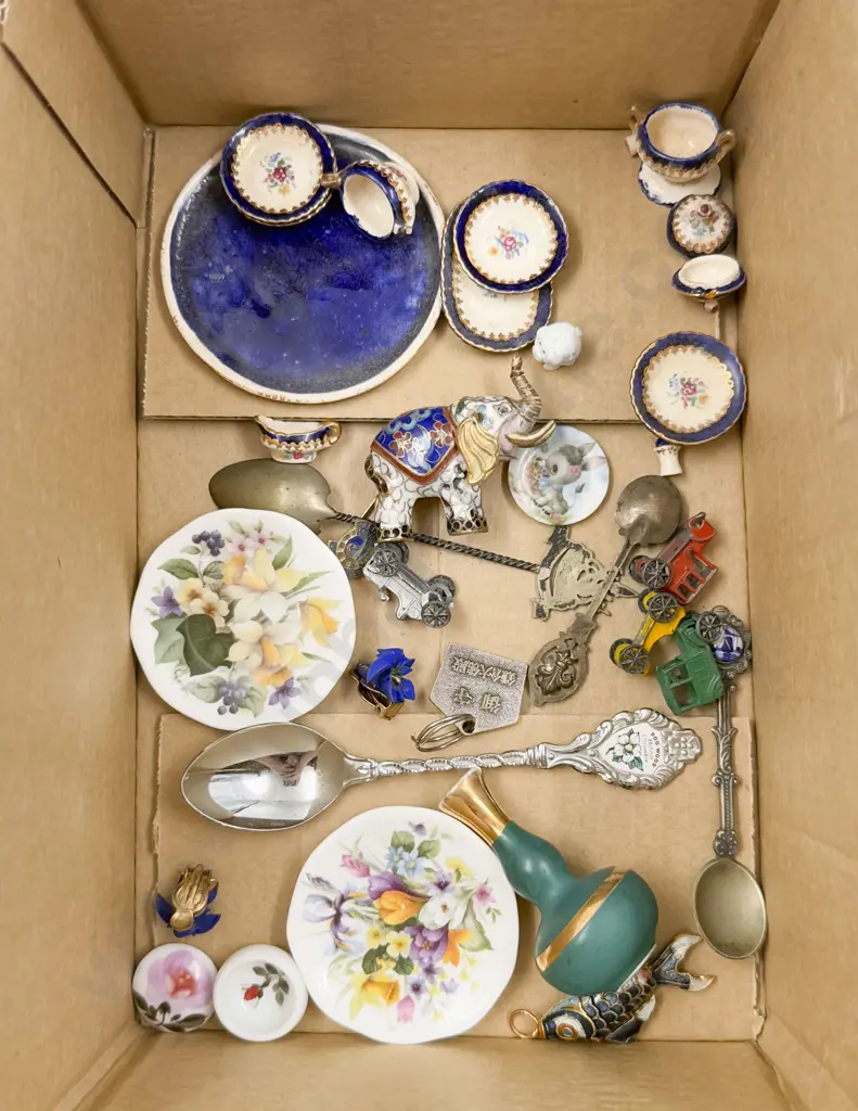 Selection of Assorted Miniatures Image 1++