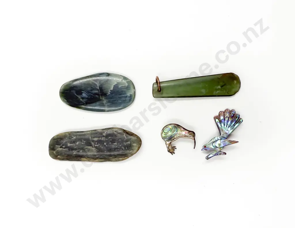 Greenstone Pendant with Two Other Pieces and Two Paua Brooches Image 1++
