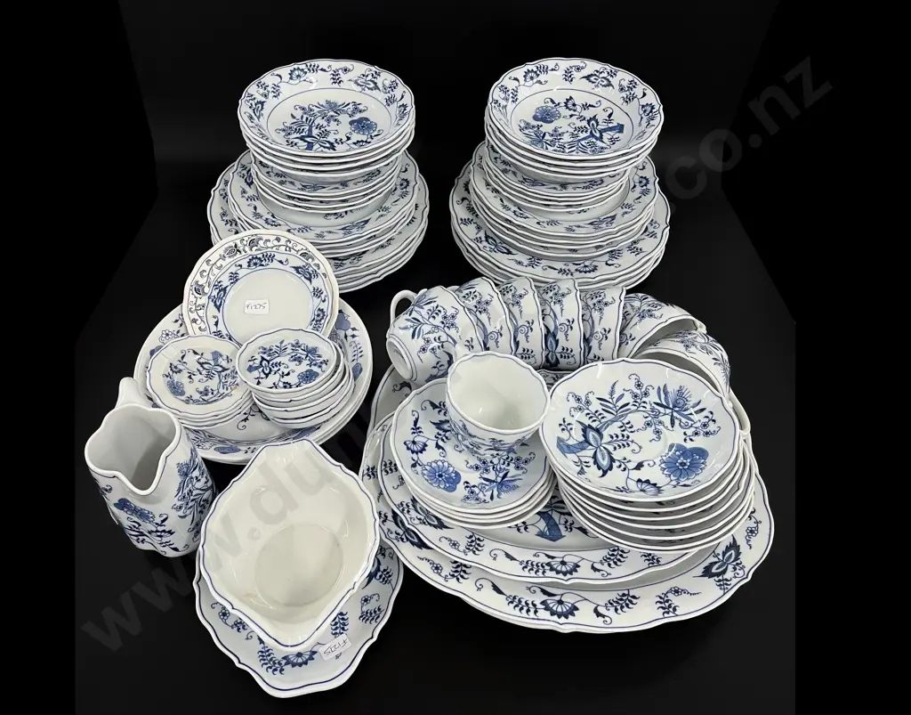 Blue Danube Pattern Eight Place Setting Dinner Set Image 1++