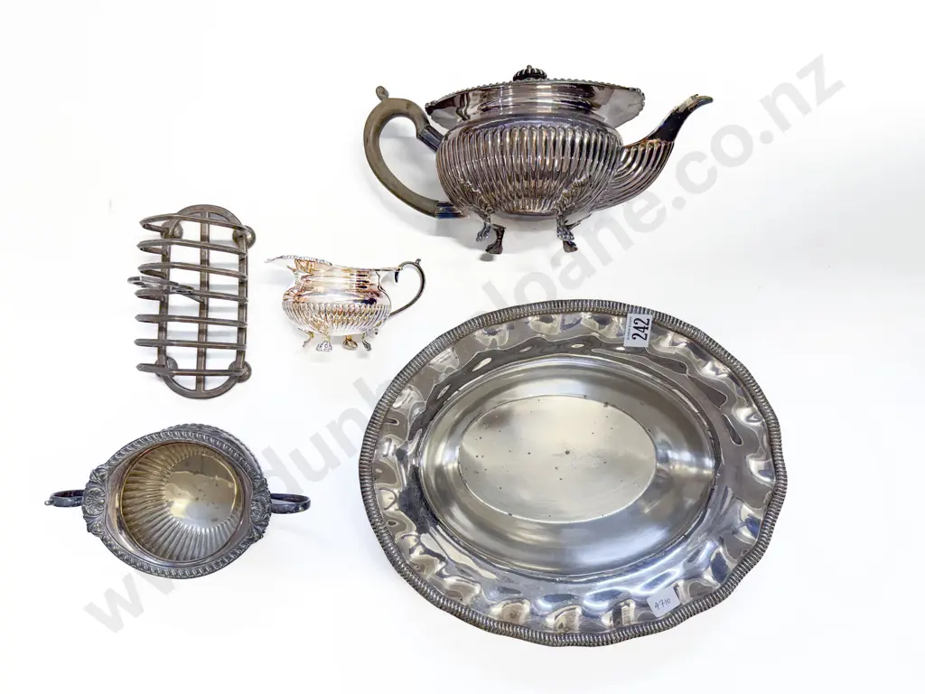 S/P Dish with Three Piece Tea Set and Toast Rack Image 1++