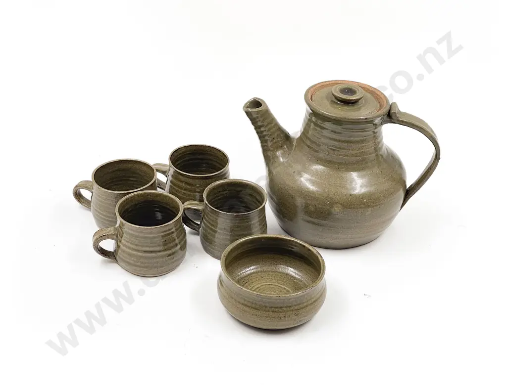 Nz Pottery Tea Pot with Three Mugs and Sugar Basin Image 1++