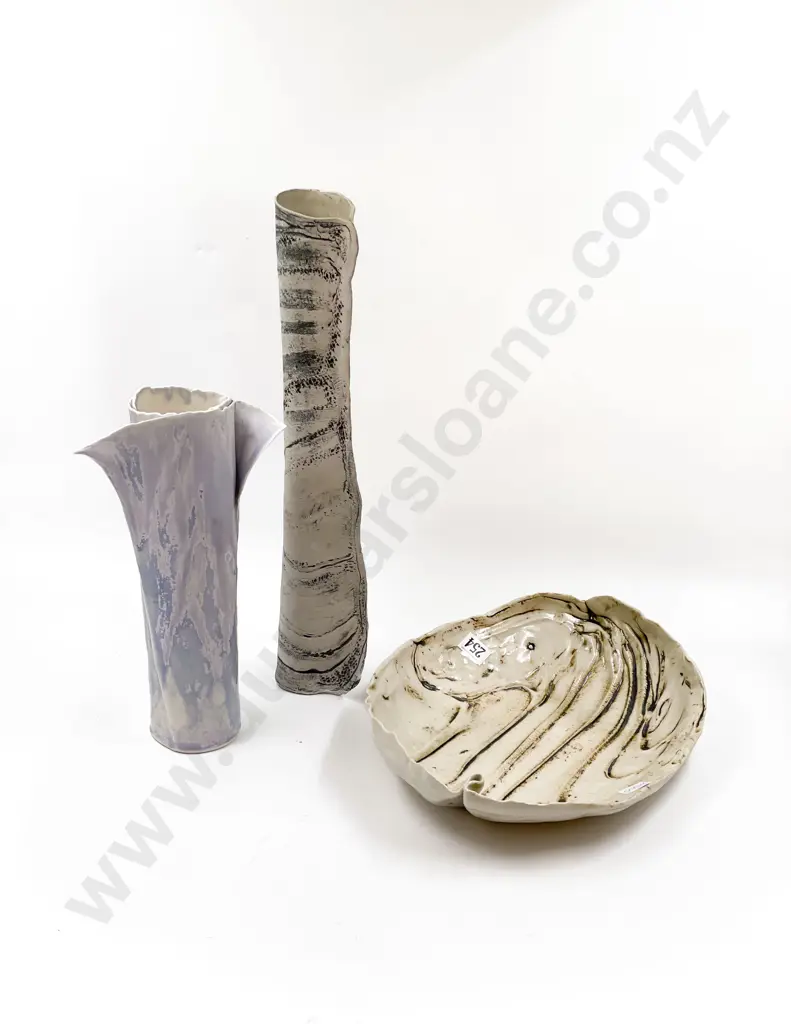 NZ Pottery Leaf Dish Evelyn Kelly Vase & Other Image 1++