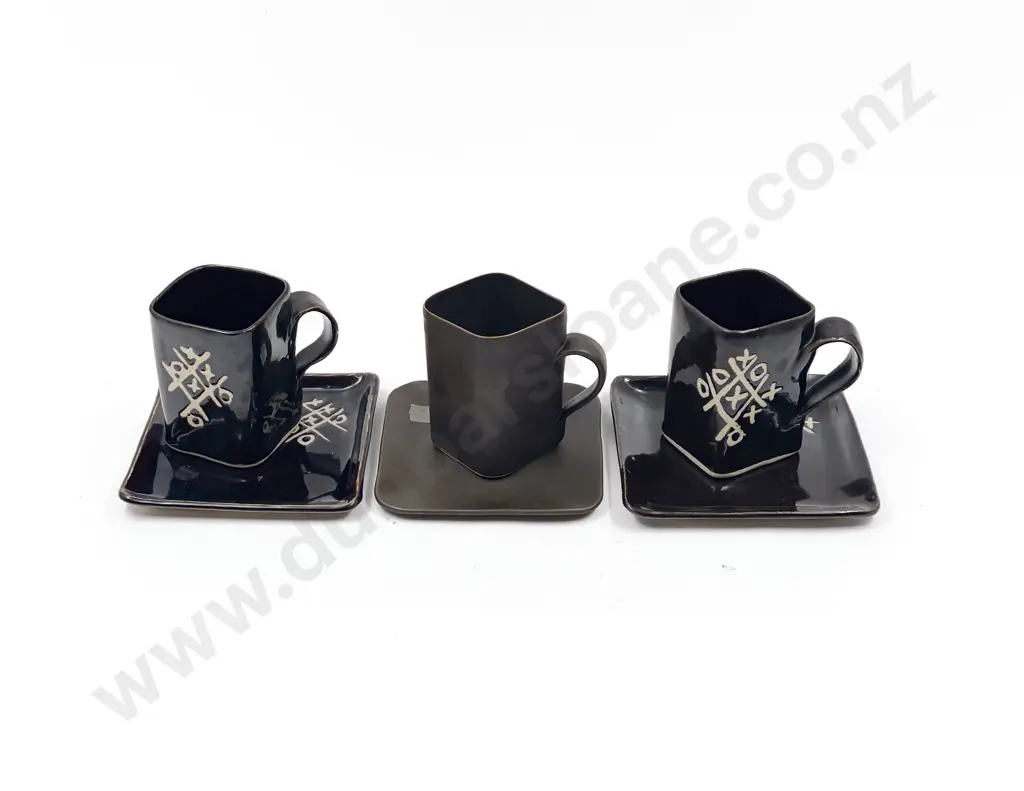Three Evelyn Kelly Mugs with Matching Plates Image 1++