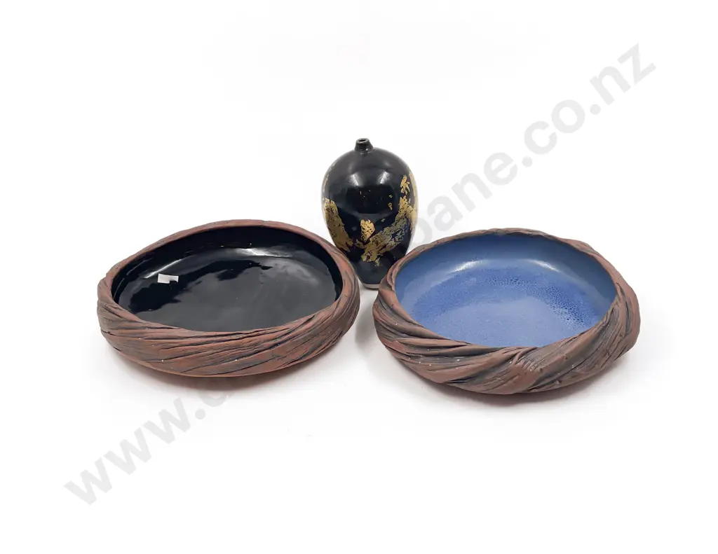 Two Evelyn Kelly Shallow Terracotta Bowls and Bud Vase Image 1++
