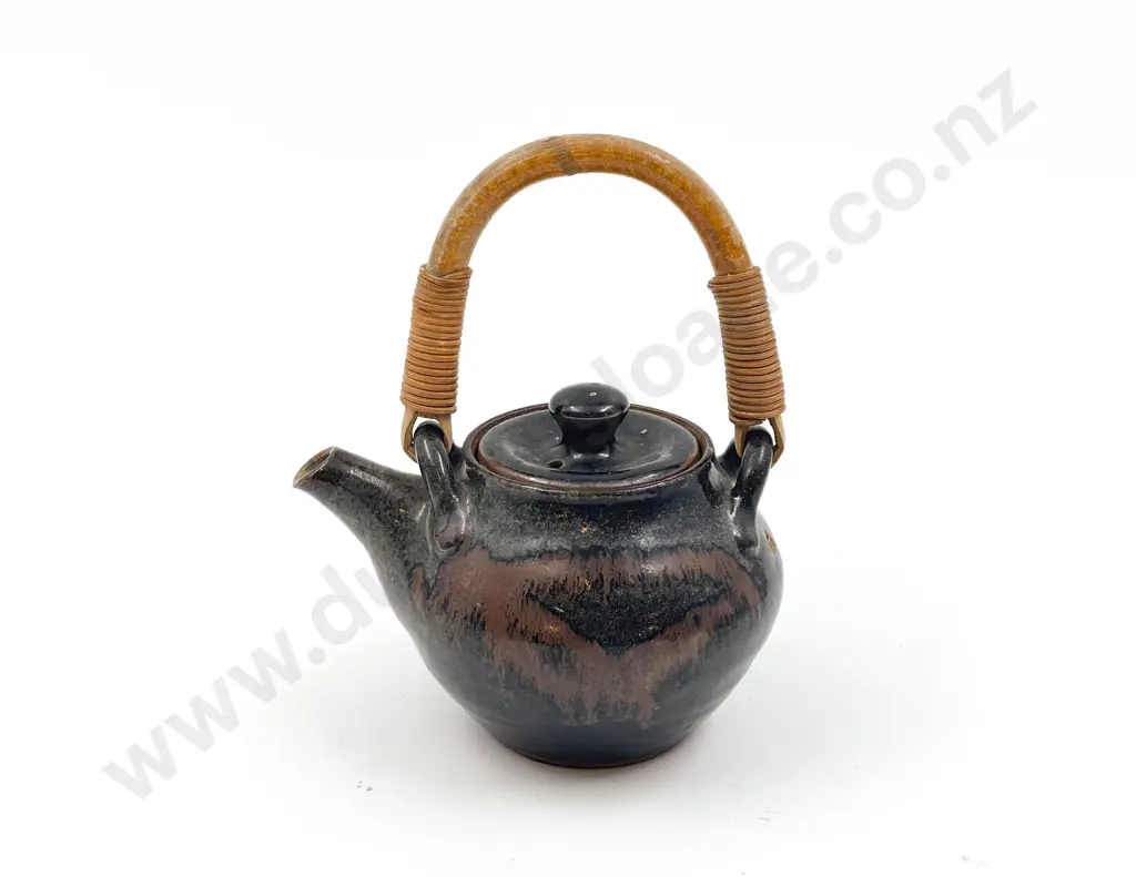 Mirek Smisek Tea Pot (impressed mark) Image 1++