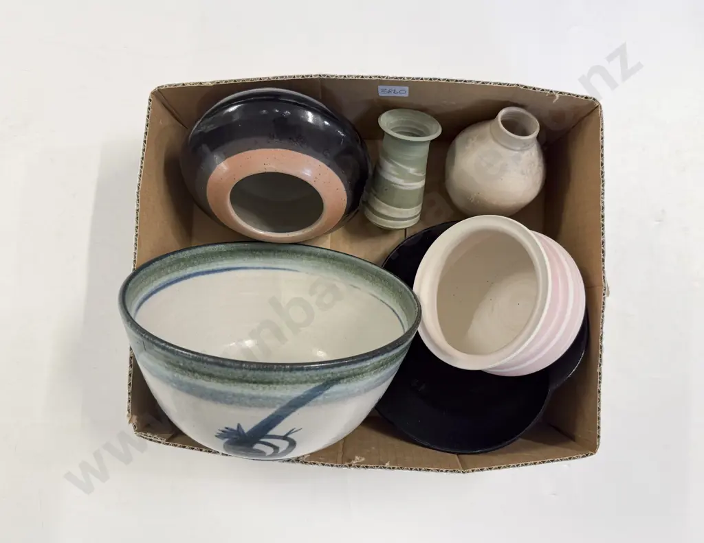 Box of Assorted Pottery Image 1++