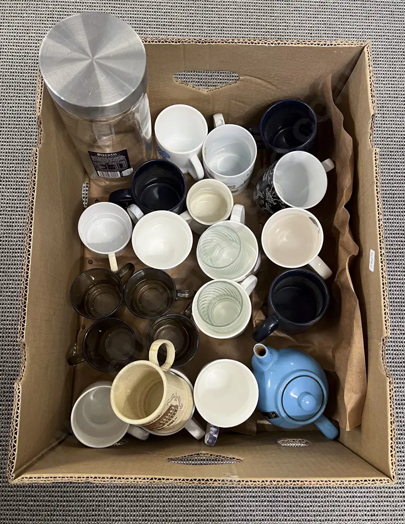 Box Quantity of Assorted Kitchen Crockery Image 1++