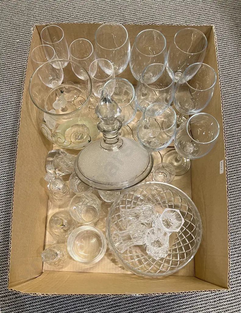 Box of Assorted Crystal & Glassware Image 1++