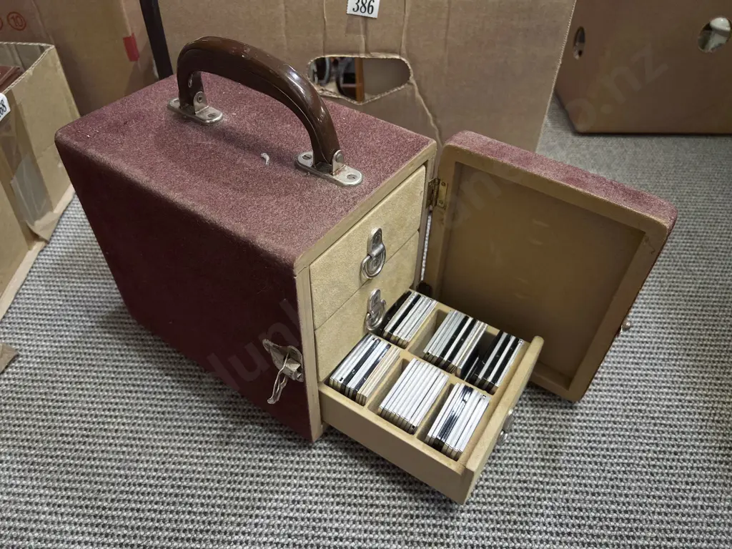 Box Quantity of Assorted Vintage Cameras incl Boxed Brownie Image 1++