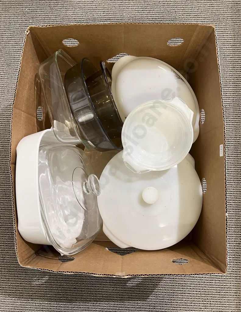 Quantity of Assorted Vintage Pyrex & Other Kitchenware Image 1++