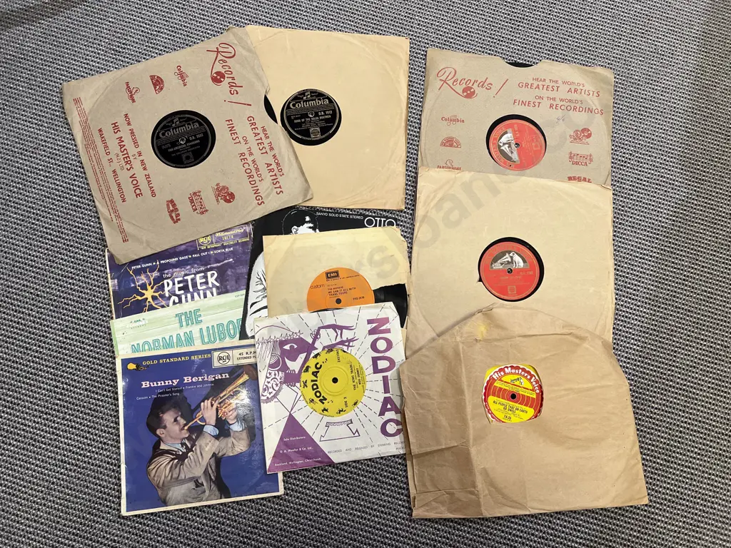 Small Quantity of Assorted Vintage Records Image 1++