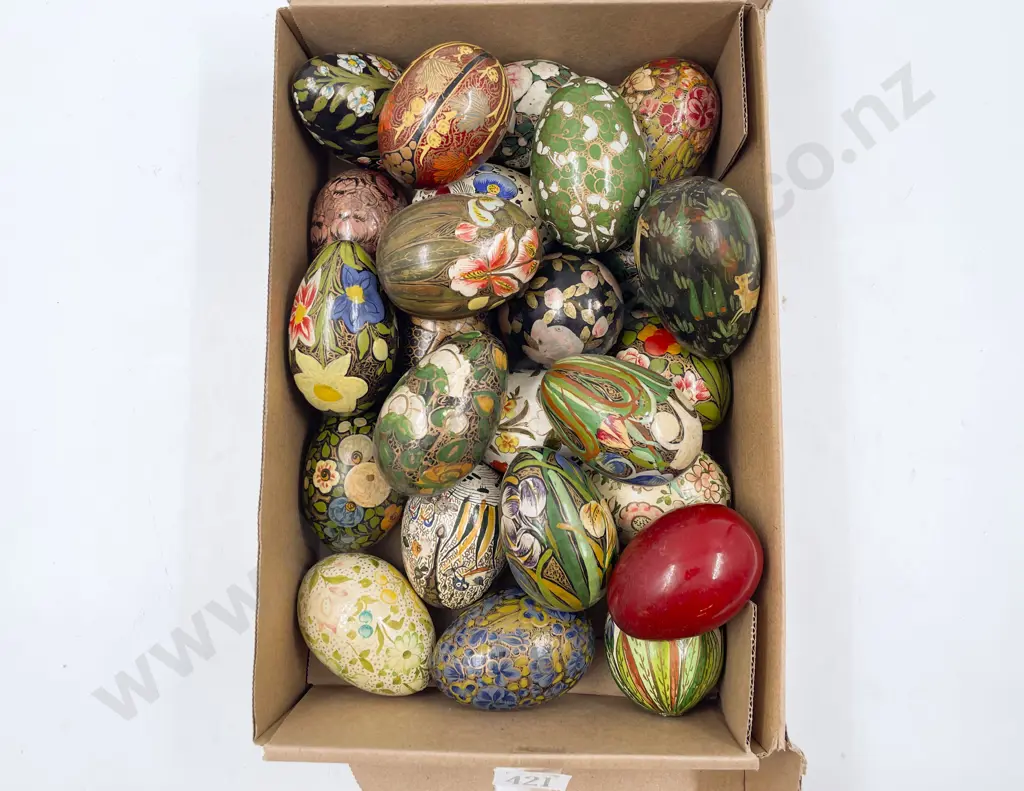 Quantity of Assorted Decorative Eggs Image 1++