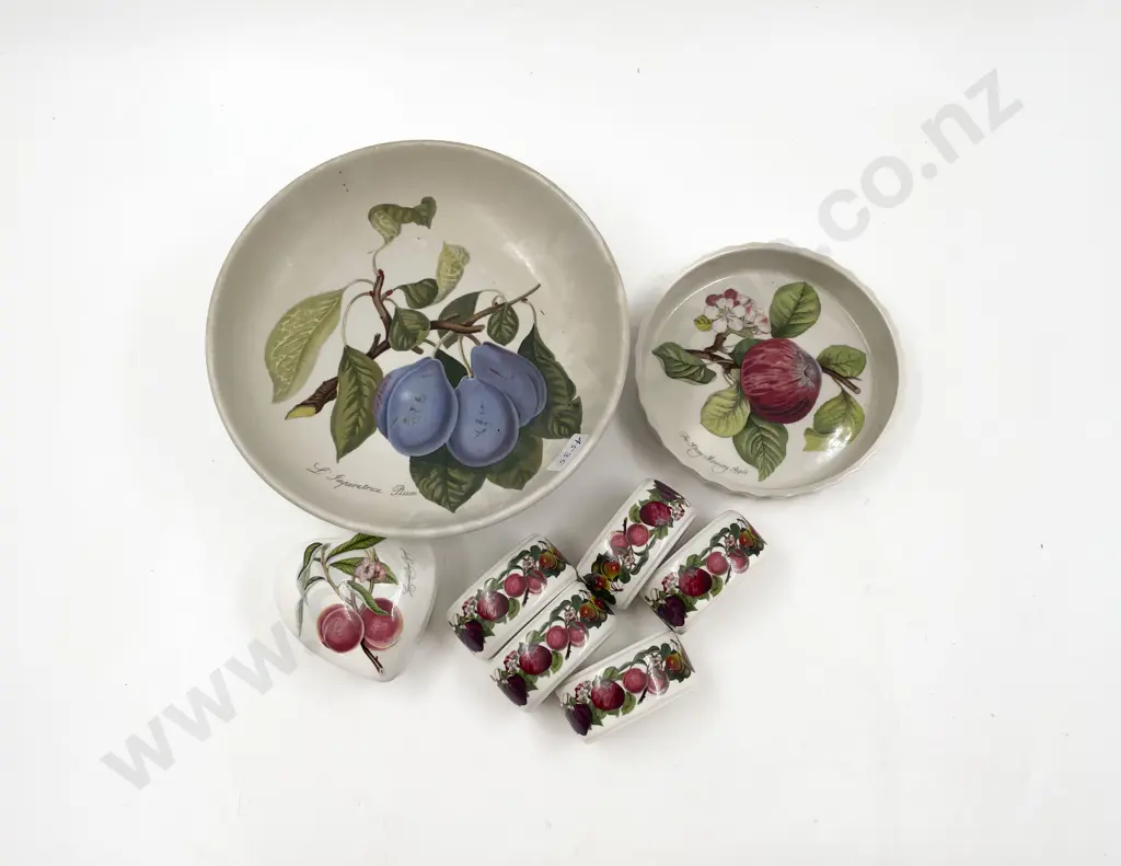 Portmerion Comport together with Four Napkin Rings Small Oven Dish & Trinket Box Image 1++