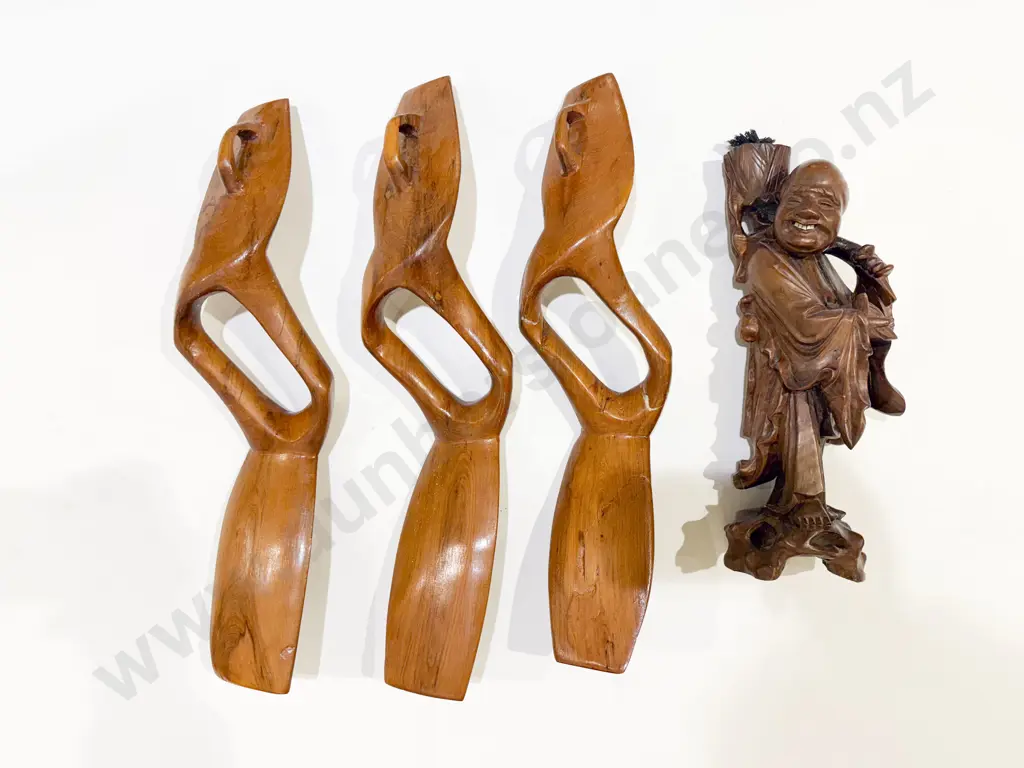 Quantity of Assorted Woodware Image 1++