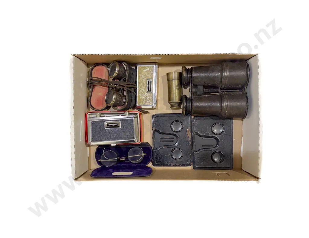 Quantity of Assorted Vintage Binoculars etc Image 1++