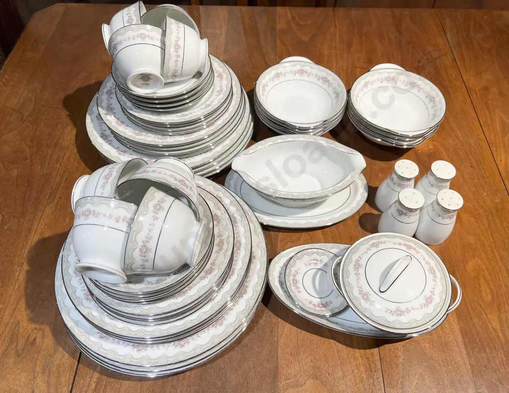 Noritake Part Dinnerset Image 1++