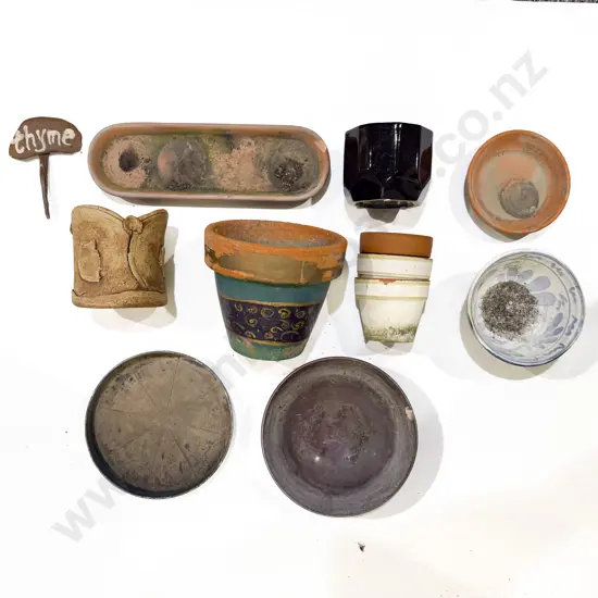Quantity of Small Terracotta Pots & Assorted Plastic Garden Pots & Trays etc