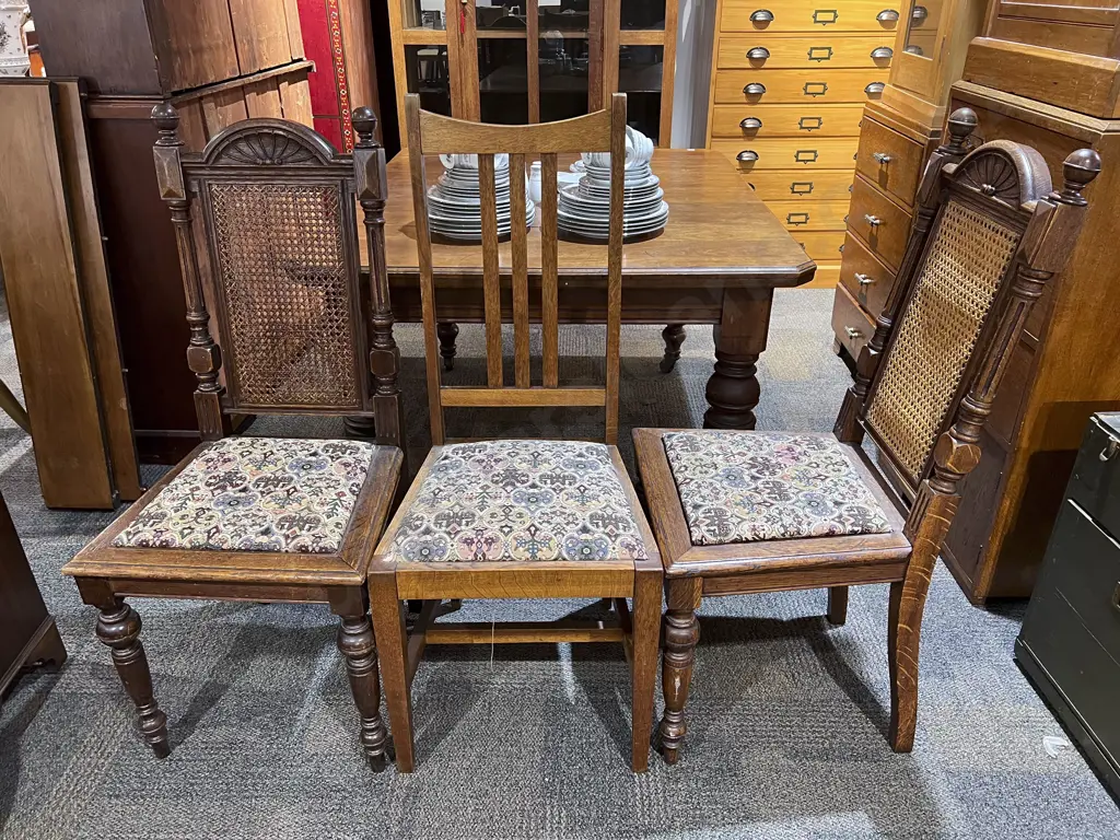 Mahogany Extension Dining Table with Five Assorted Oak Chairs Image 1++