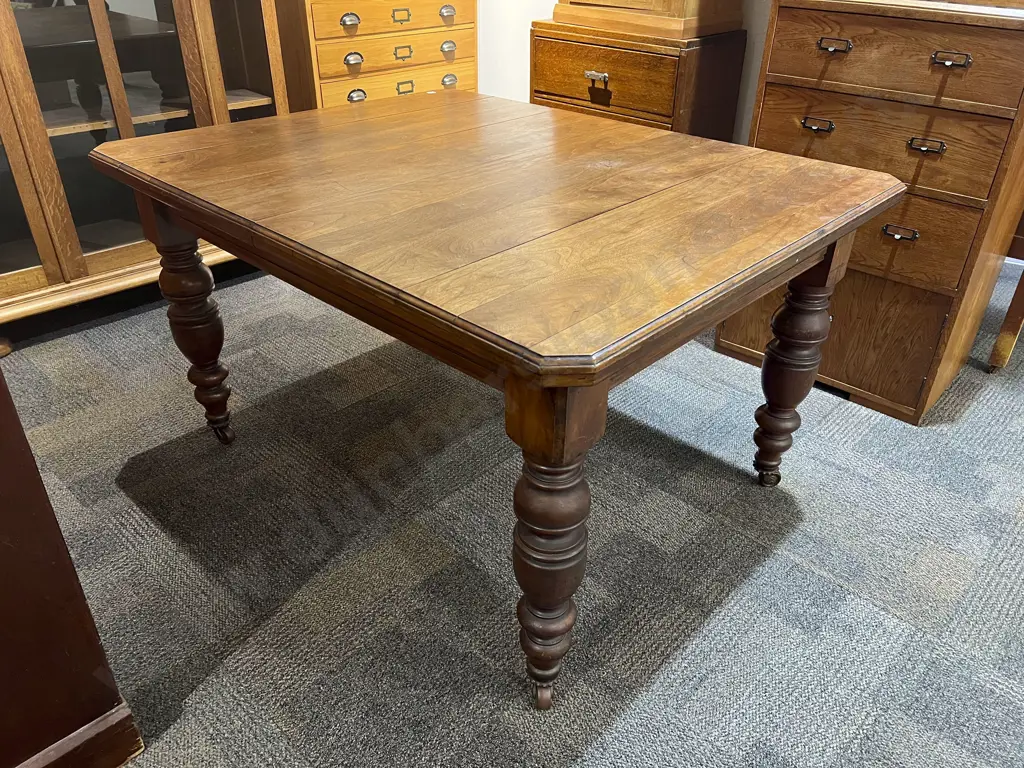 Mahogany Extension Dining Table with Five Assorted Oak Chairs Image 1++