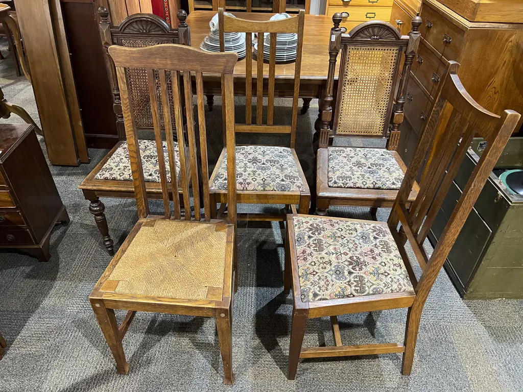 Mahogany Extension Dining Table with Five Assorted Oak Chairs Image 1++
