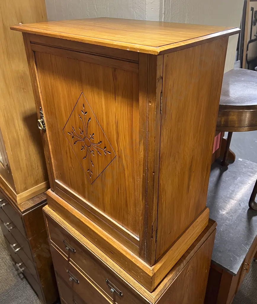 Kauri Bedside Cabinet Image 1++