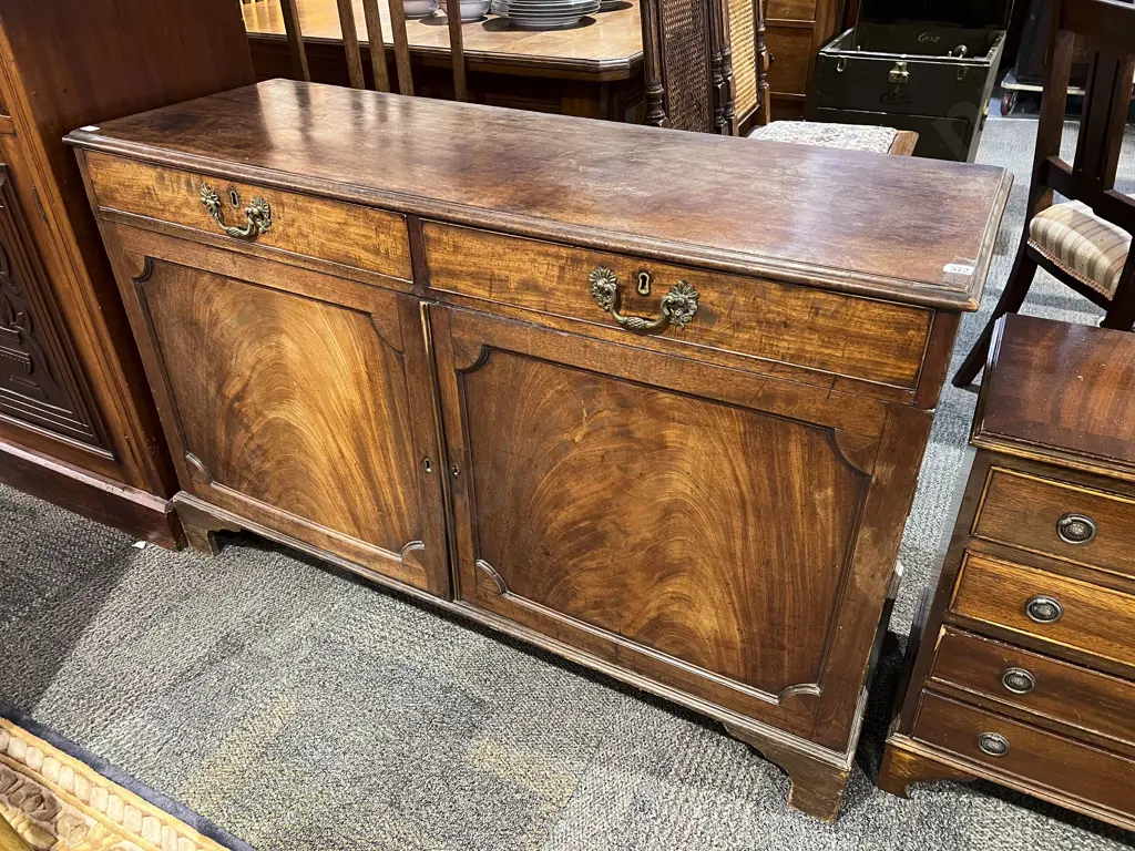 Slender Vict. Sideboard Image 1++