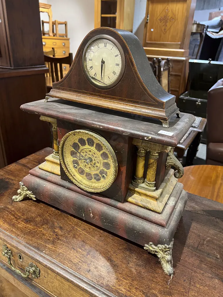Two Assorted Mantel Clocks Image 1++