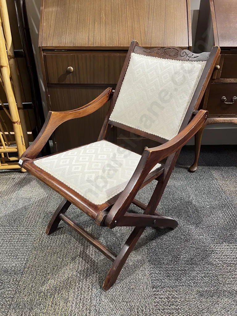 Folding Chair Image 1++